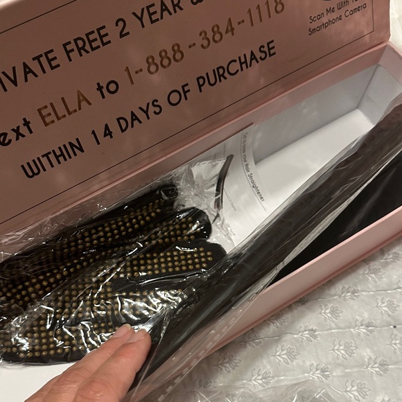 Effortlessly Glam Pink Makeup Brush Set - Picture 2 of 4